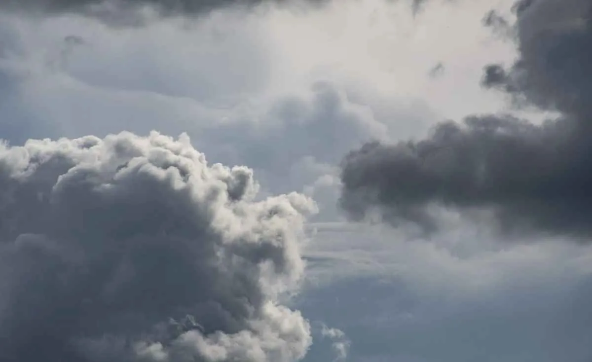 Tempo na quarta mistura chuva forte e ar seco no Brasil