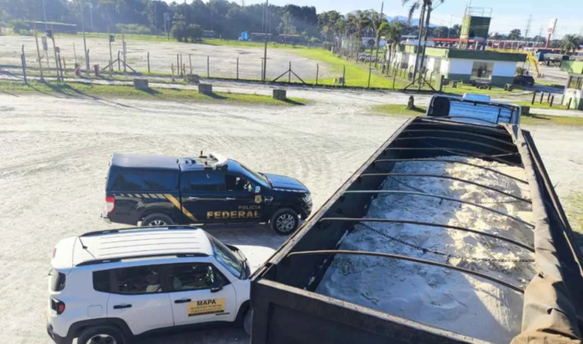 Operação apreende 48 toneladas de açúcar em Paranaguá