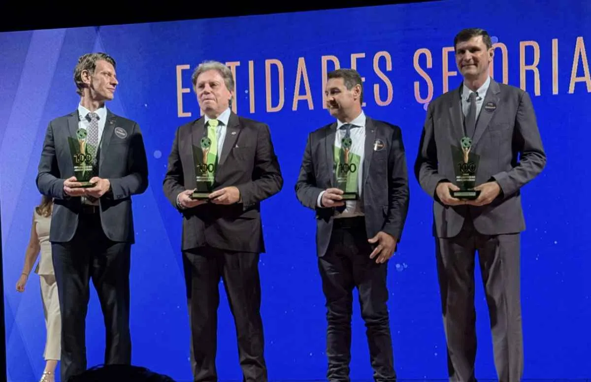Presidente da Aprosoja Brasil ganha prêmio nacional do agro